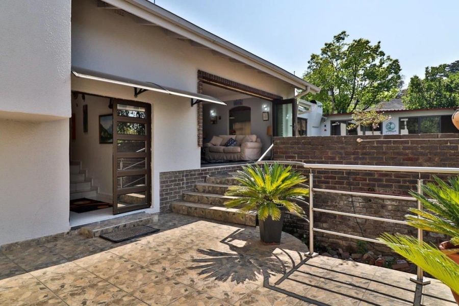 6 Bedroom Property for Sale in Mondeor Gauteng