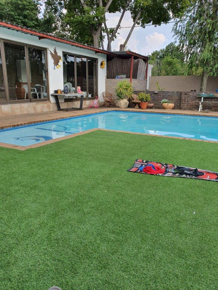 6 Bedroom Property for Sale in Mondeor Gauteng