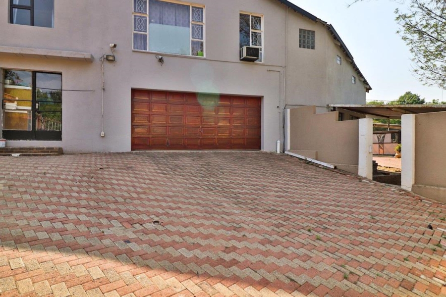 6 Bedroom Property for Sale in Mondeor Gauteng