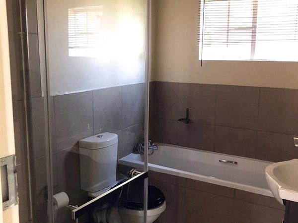 2 Bedroom Property for Sale in Monavoni Gauteng