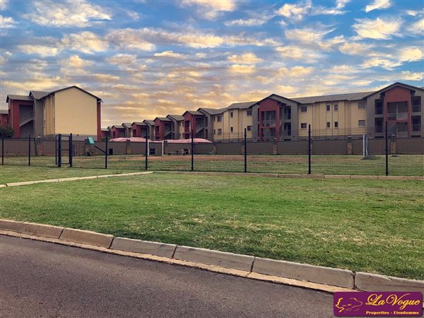 2 Bedroom Property for Sale in Monavoni Gauteng