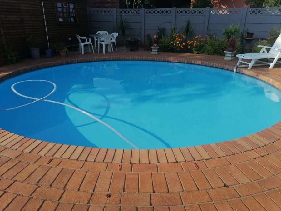 To Let 1 Bedroom Property for Rent in Valhalla Gauteng