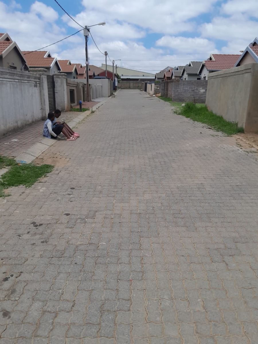 2 Bedroom Property for Sale in Fleurhof Gauteng