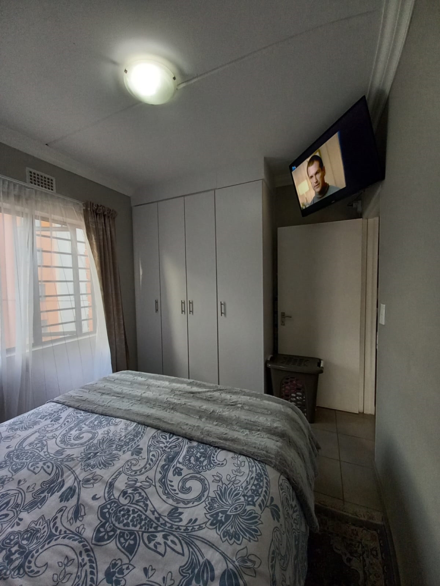 2 Bedroom Property for Sale in Fleurhof Gauteng