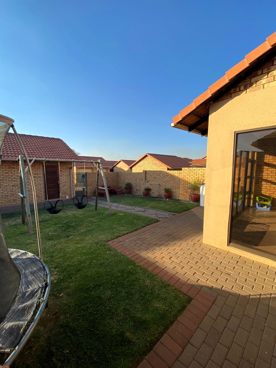 3 Bedroom Property for Sale in Monavoni Gauteng