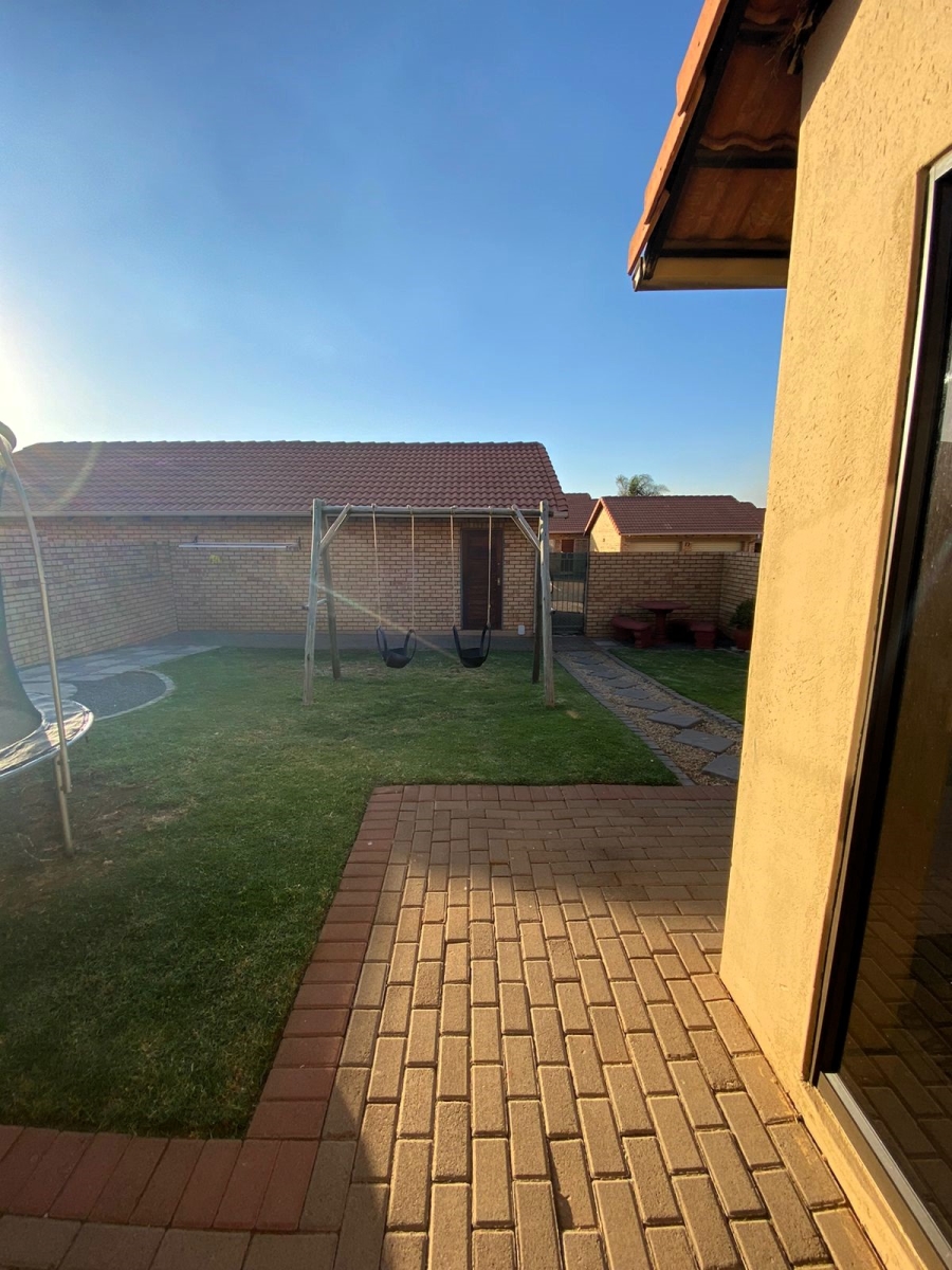 3 Bedroom Property for Sale in Monavoni Gauteng