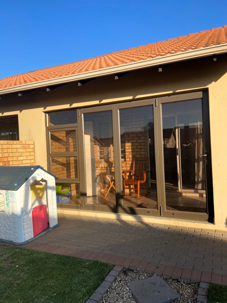 3 Bedroom Property for Sale in Monavoni Gauteng