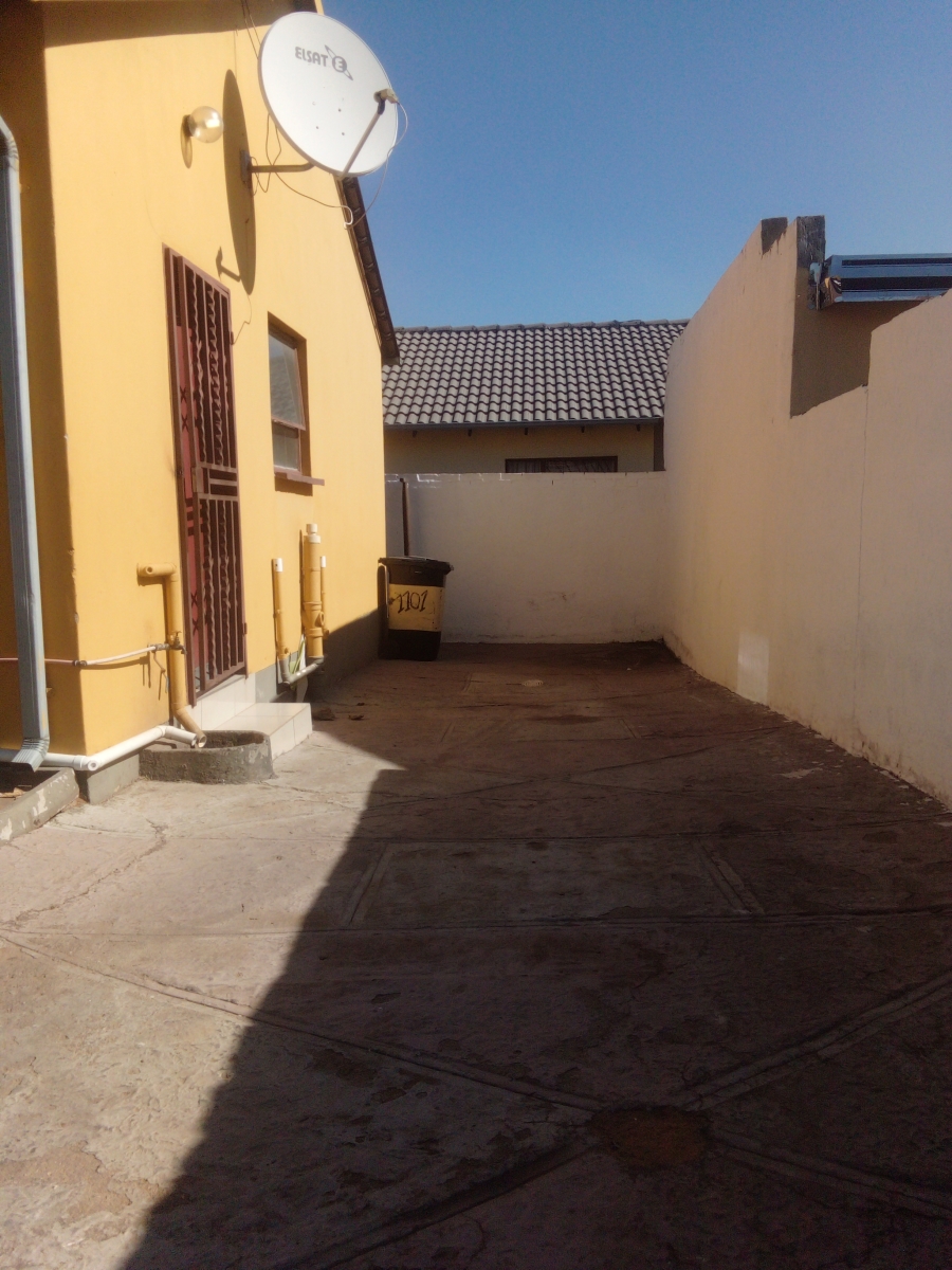 2 Bedroom Property for Sale in Fleurhof Gauteng