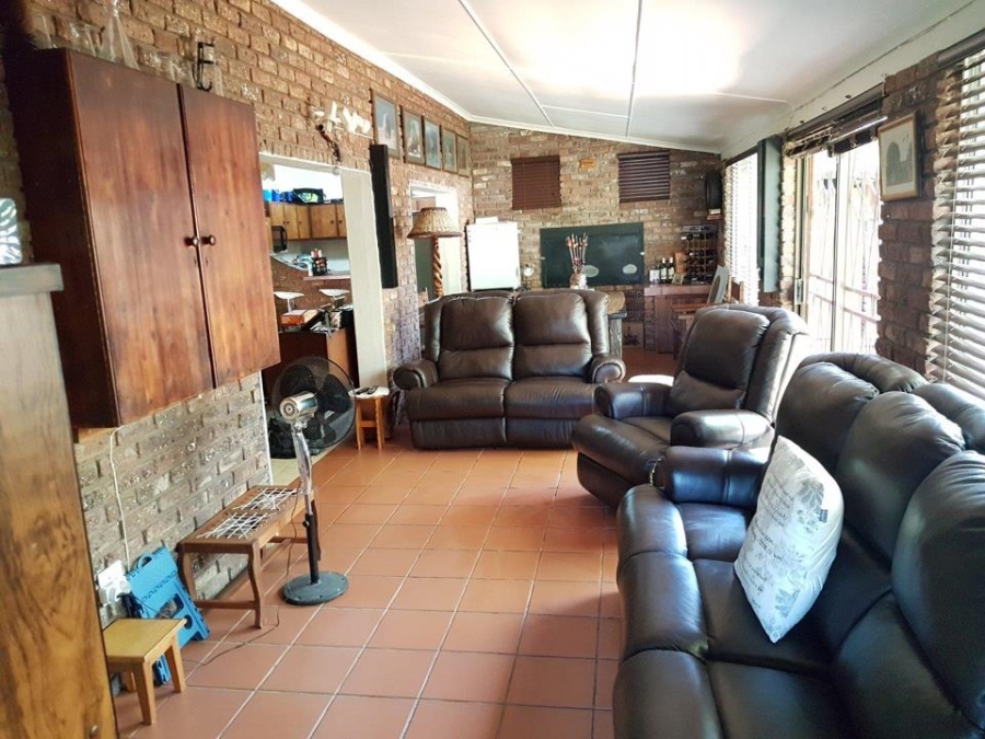 2 Bedroom Property for Sale in Mohlakeng Gauteng