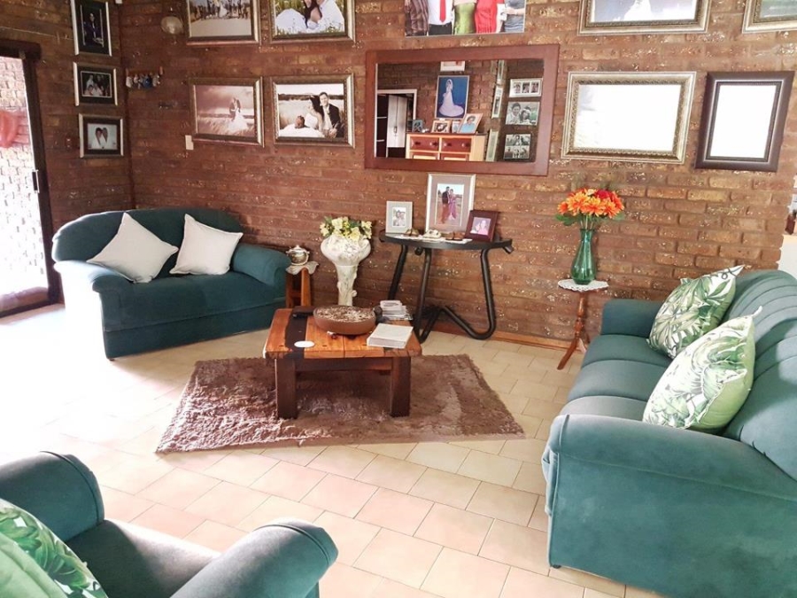 2 Bedroom Property for Sale in Mohlakeng Gauteng