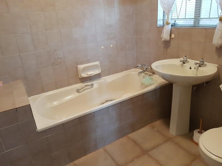 2 Bedroom Property for Sale in Mohlakeng Gauteng