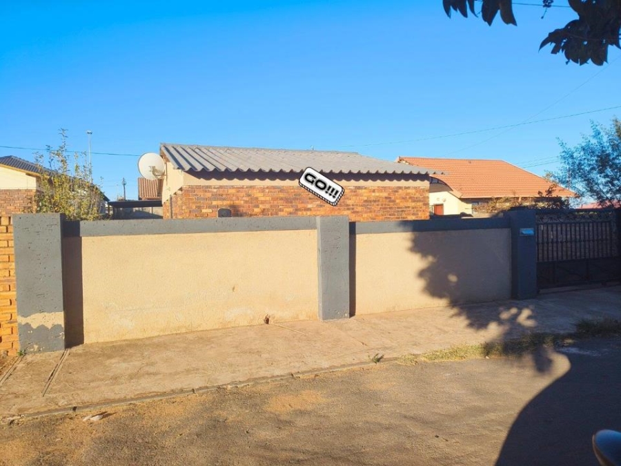 2 Bedroom Property for Sale in Mohlakeng Gauteng