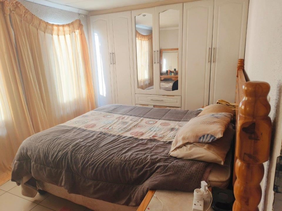 2 Bedroom Property for Sale in Mohlakeng Gauteng