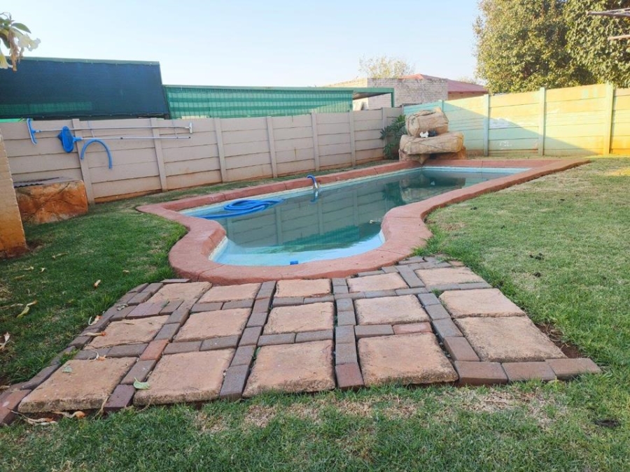 4 Bedroom Property for Sale in Homelake Gauteng