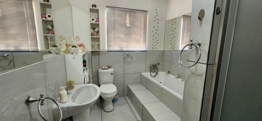 3 Bedroom Property for Sale in Greenhills Gauteng