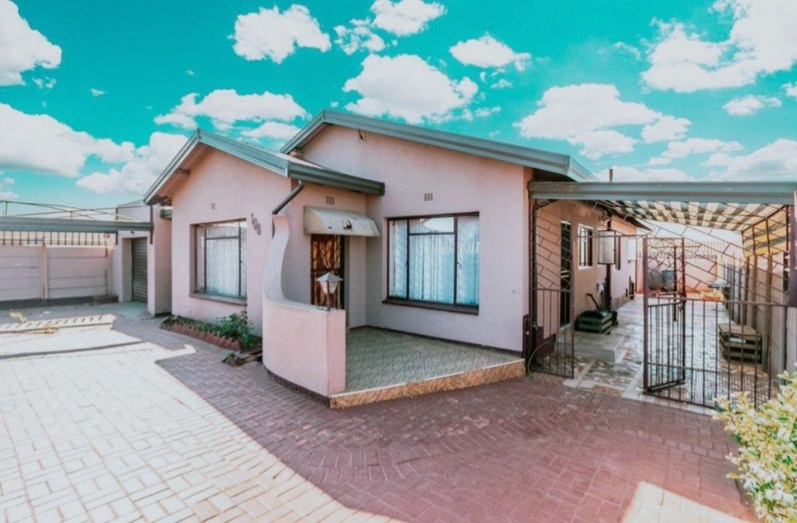 3 Bedroom Property for Sale in Toekomsrus Gauteng