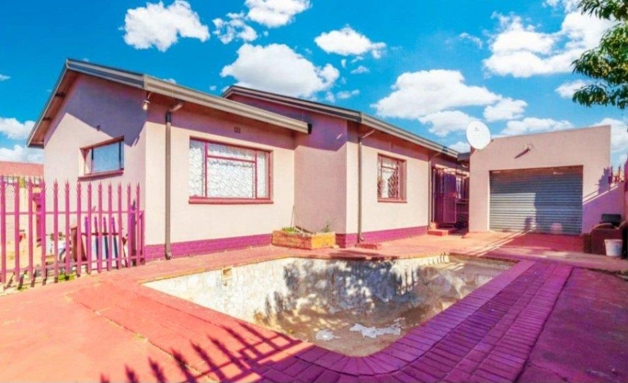 3 Bedroom Property for Sale in Toekomsrus Gauteng