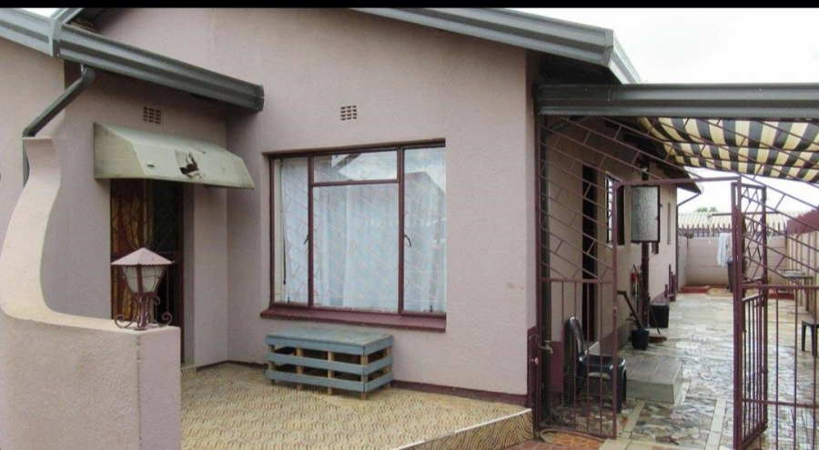 3 Bedroom Property for Sale in Toekomsrus Gauteng