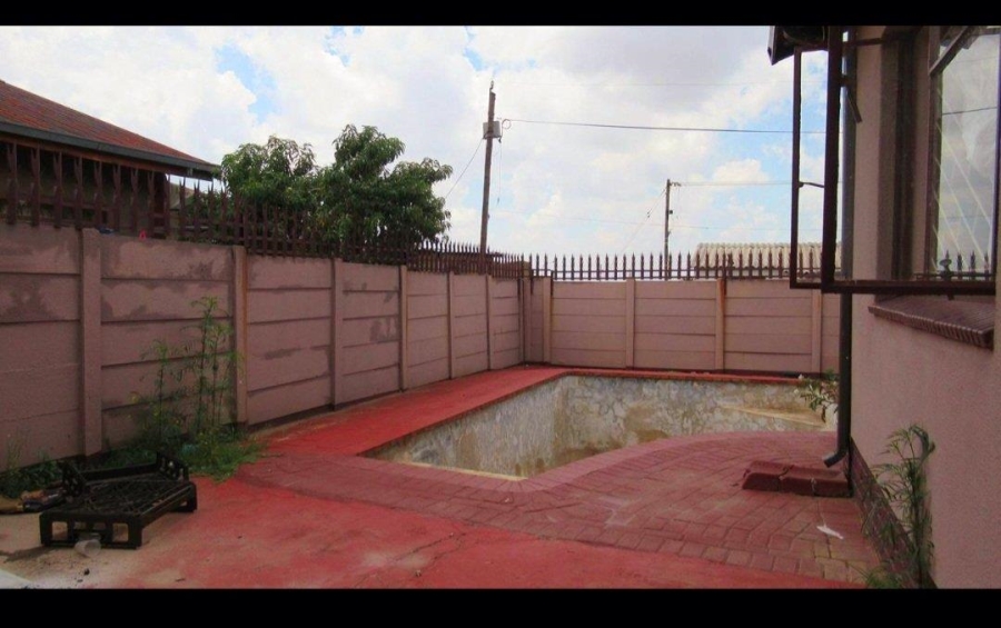 3 Bedroom Property for Sale in Toekomsrus Gauteng