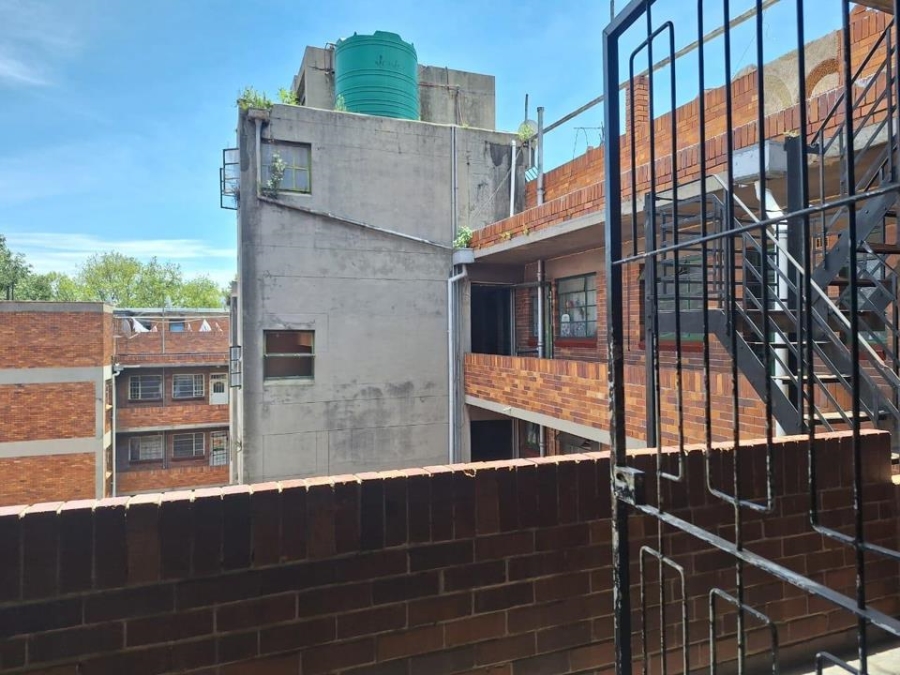 To Let 1 Bedroom Property for Rent in Yeoville Gauteng