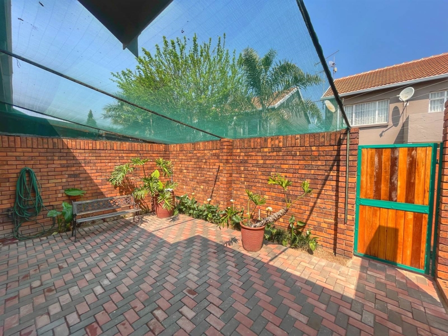 3 Bedroom Property for Sale in Brackendowns Gauteng