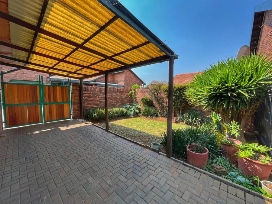 3 Bedroom Property for Sale in Brackendowns Gauteng