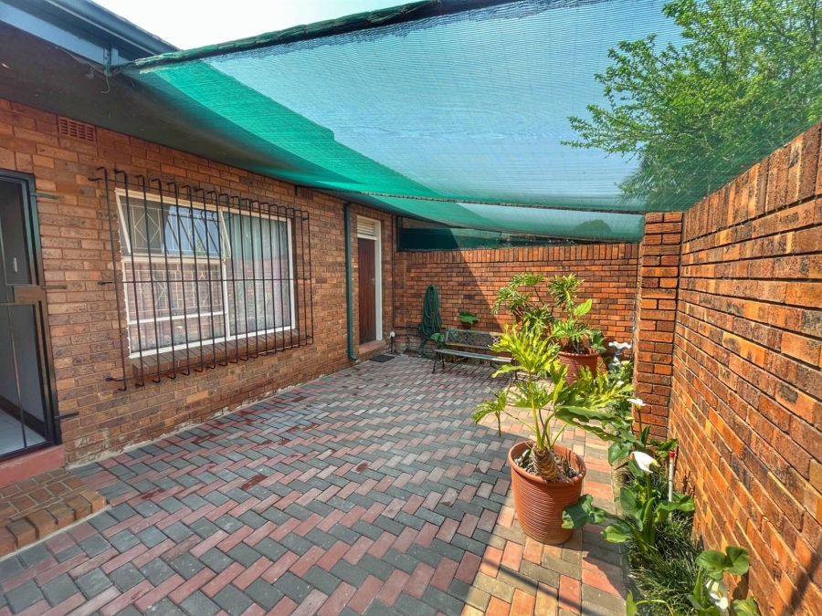 3 Bedroom Property for Sale in Brackendowns Gauteng