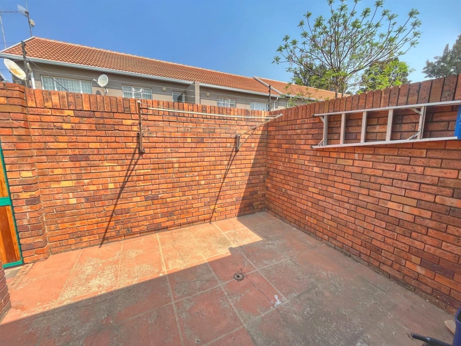 3 Bedroom Property for Sale in Brackendowns Gauteng