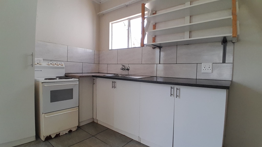 To Let 2 Bedroom Property for Rent in Creswell Park Gauteng