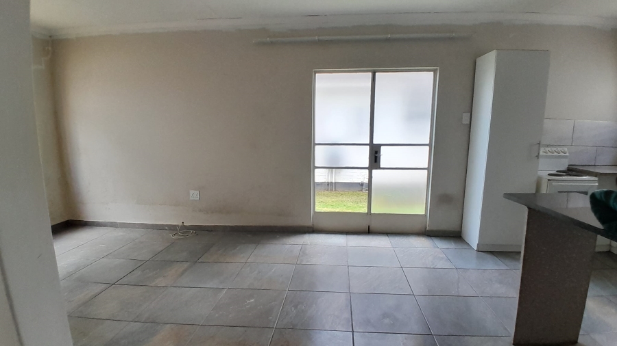 To Let 2 Bedroom Property for Rent in Creswell Park Gauteng