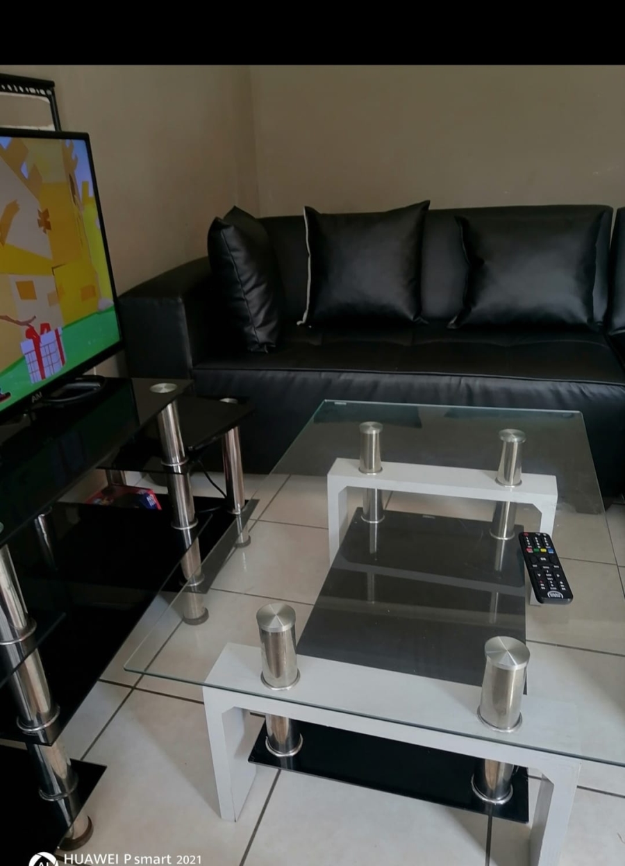 To Let 2 Bedroom Property for Rent in Fleurhof Gauteng