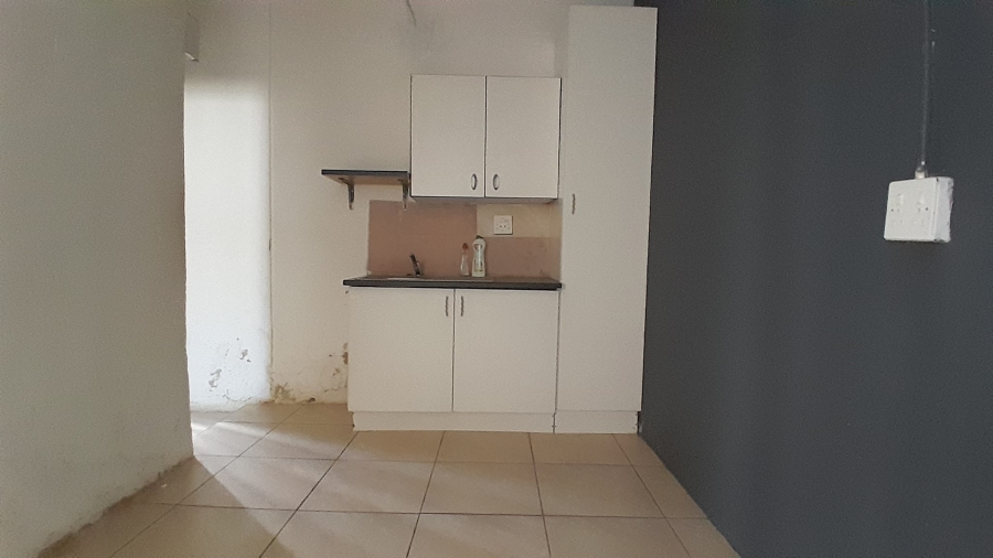 To Let 1 Bedroom Property for Rent in Creswell Park Gauteng