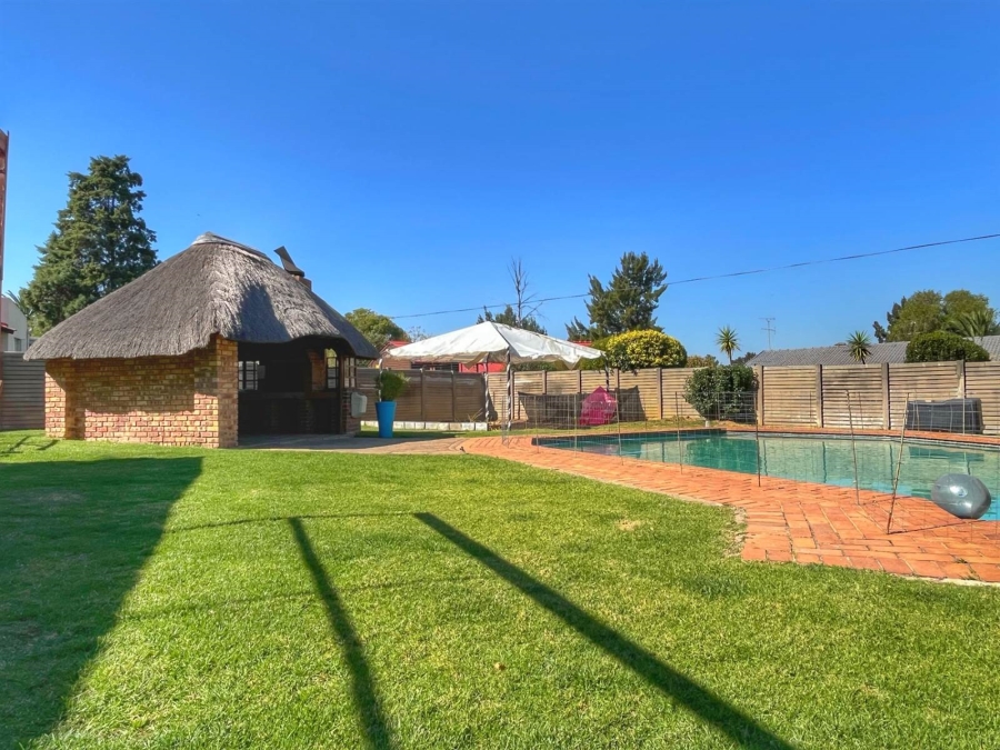 3 Bedroom Property for Sale in Brackendowns Gauteng