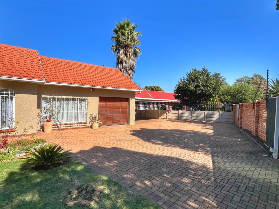 3 Bedroom Property for Sale in Brackendowns Gauteng