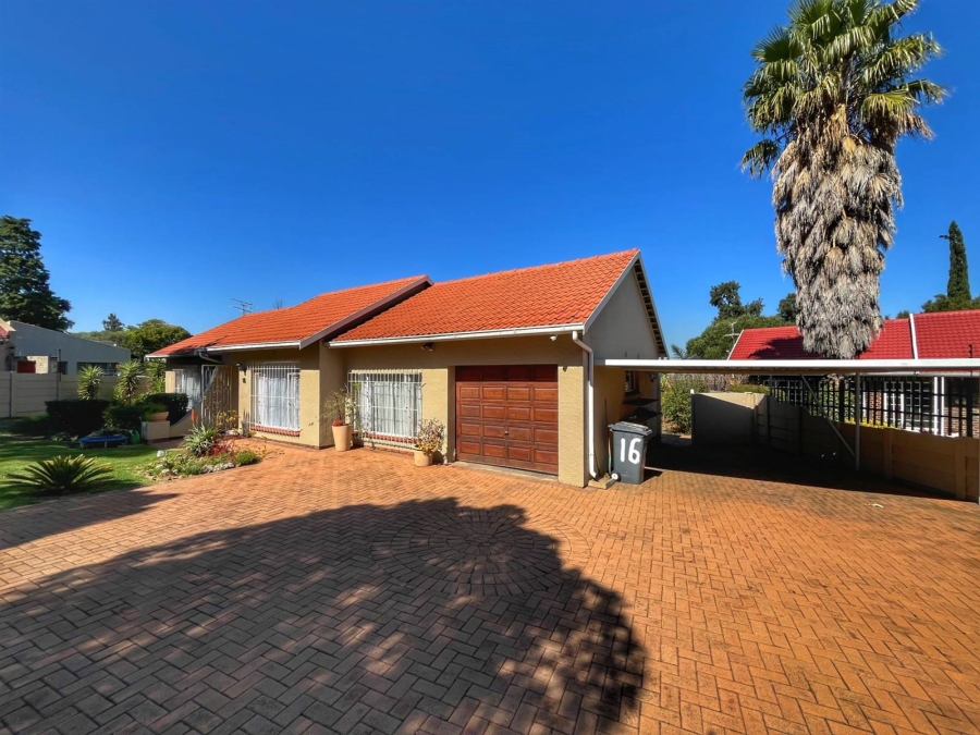 3 Bedroom Property for Sale in Brackendowns Gauteng