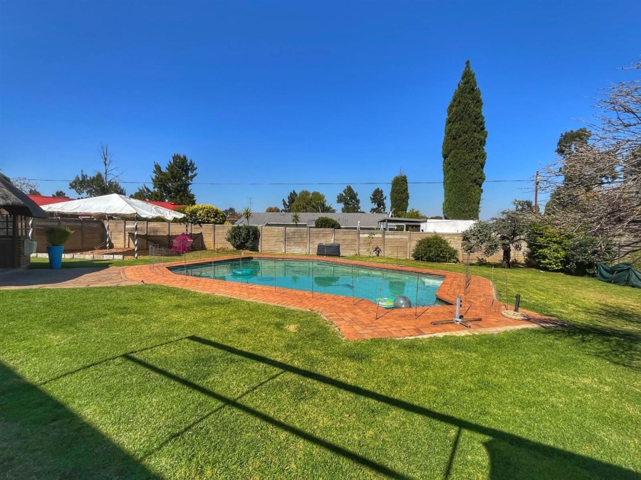 3 Bedroom Property for Sale in Brackendowns Gauteng