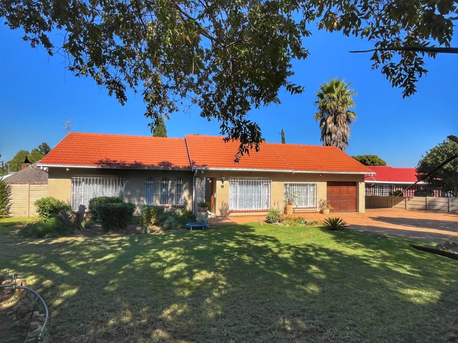 3 Bedroom Property for Sale in Brackendowns Gauteng