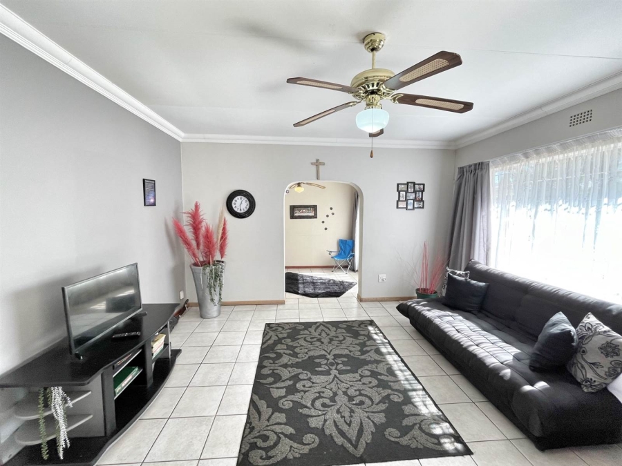 3 Bedroom Property for Sale in Brackendowns Gauteng