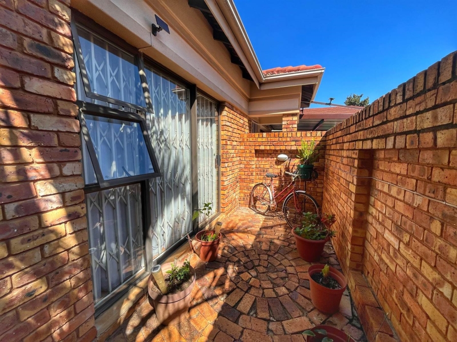 3 Bedroom Property for Sale in New Redruth Gauteng