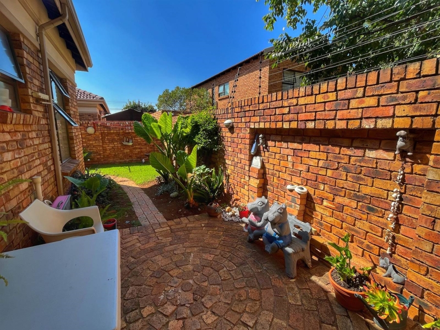 3 Bedroom Property for Sale in New Redruth Gauteng