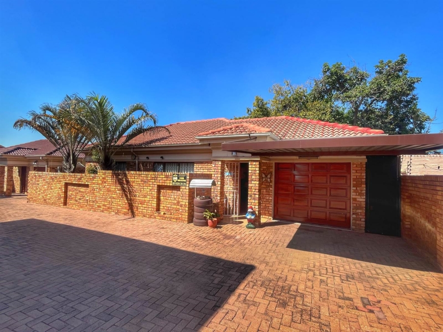 3 Bedroom Property for Sale in New Redruth Gauteng