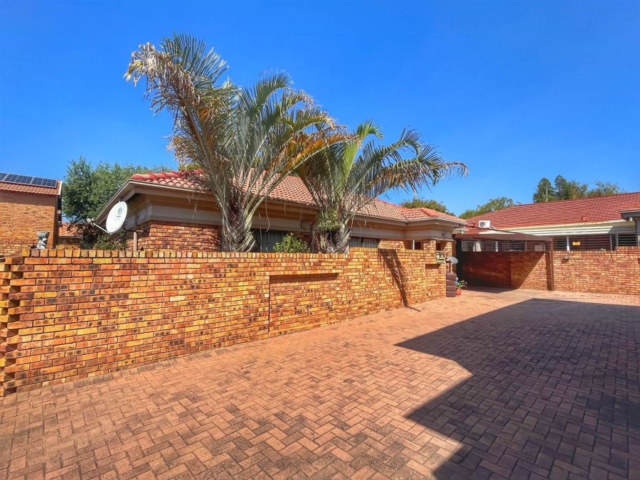 3 Bedroom Property for Sale in New Redruth Gauteng