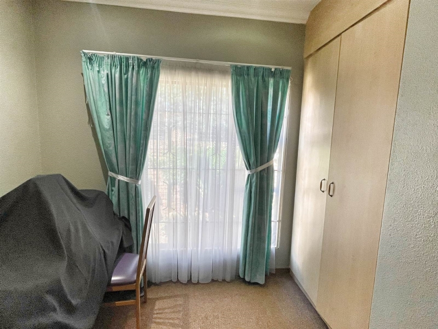 3 Bedroom Property for Sale in New Redruth Gauteng