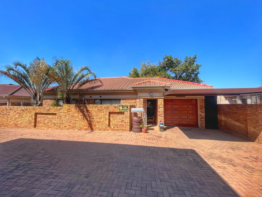 3 Bedroom Property for Sale in New Redruth Gauteng