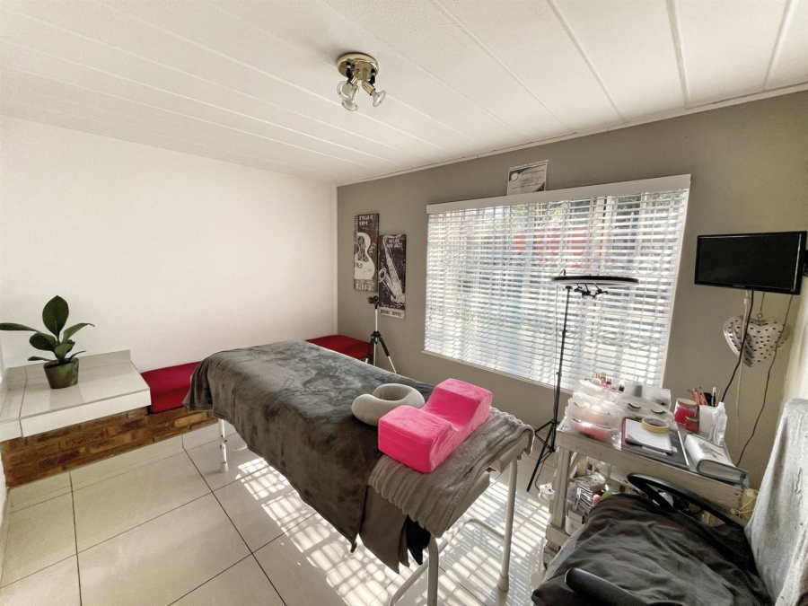 2 Bedroom Property for Sale in Glenvista Gauteng