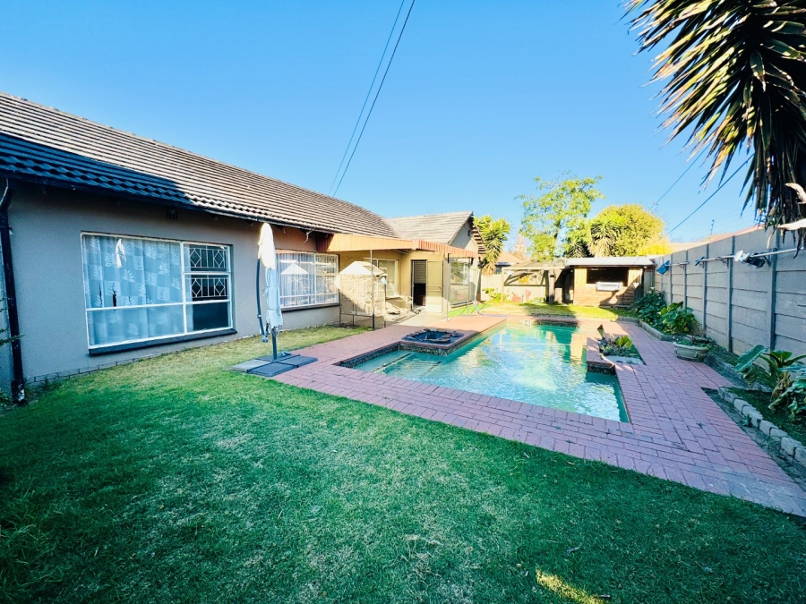 4 Bedroom Property for Sale in Symhurst Gauteng