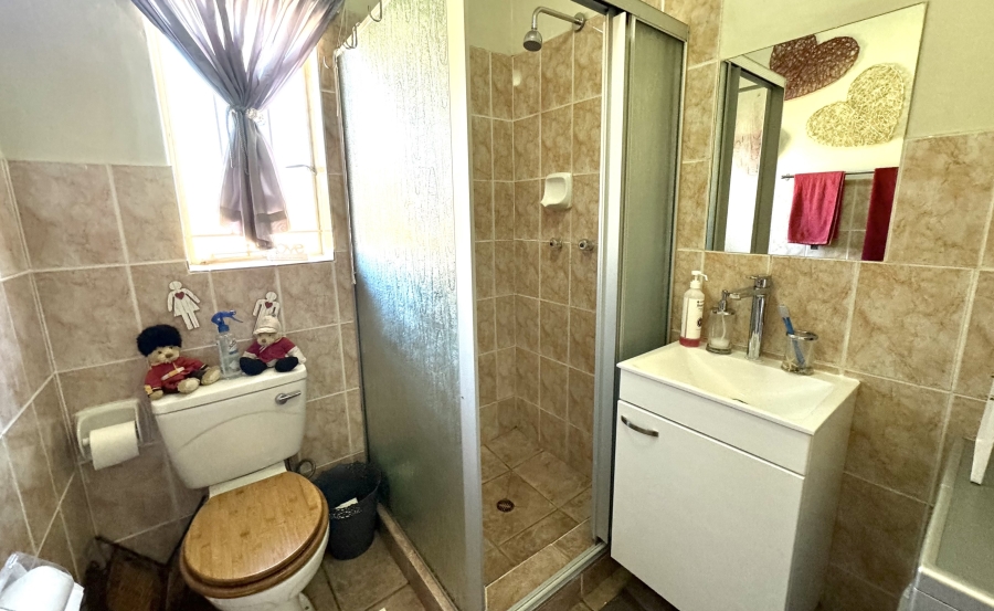 2 Bedroom Property for Sale in Rietvalleirand Gauteng