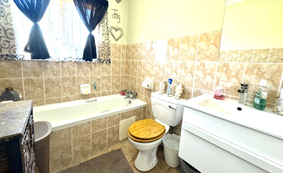 2 Bedroom Property for Sale in Rietvalleirand Gauteng