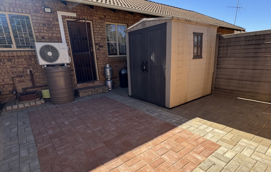 2 Bedroom Property for Sale in Rietvalleirand Gauteng