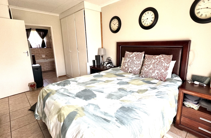 2 Bedroom Property for Sale in Rietvalleirand Gauteng